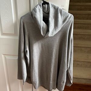 Cyrus woman top- NWT - Grey - 2x